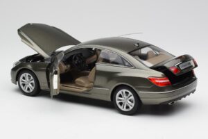 Mercedes E-Class Coupe C207 Titanite Harmaa Metallic Minichamps 1:18 B66962419 Metalli — kuva 5 / 8