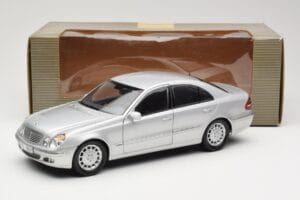Mercedes E-Class W211 Hopea Kyosho 1:18 B66962146 Metalli — kuva 8 / 8