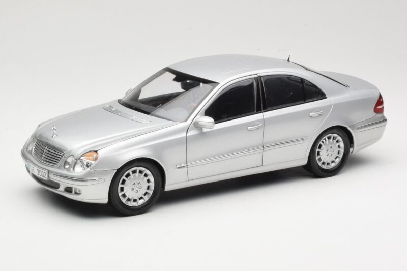 Mercedes E-Class W211 Hopea Kyosho 1:18 B66962146 Metalli