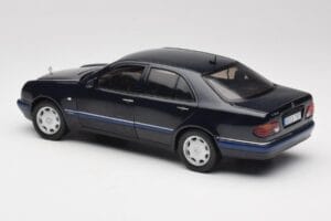 Mercedes E-Class W210 E320 Musta Sun Star 1:18 1151 Metalli — kuva 7 / 8