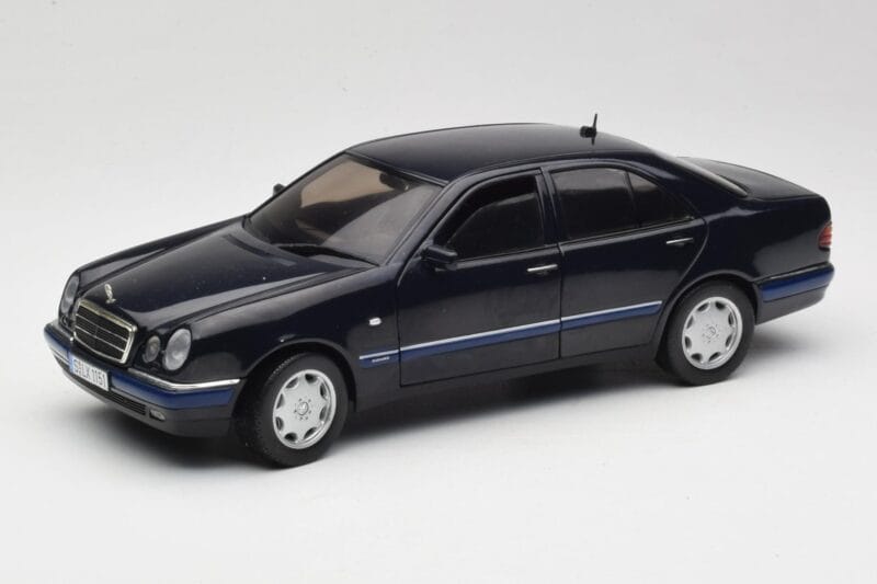 Mercedes E-Class W210 E320 Musta Sun Star 1:18 1151 Metalli
