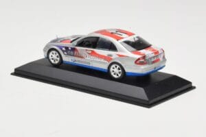 Mercedes E-Class W211 #11 Bluetec Paris-Beijing 2006 Minichamps 1:43 B66962267-R Metalli — kuva 3 / 4