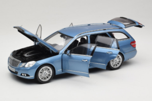 Mercedes E-Class W212 Estate Indigolith Metallic Blue Minichamps 1:18 B66962449 Metalli — kuva 2 / 8