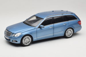 Mercedes E-Class W212 Estate Indigolith Metallic Blue Minichamps 1:18 B66962449 Metalli