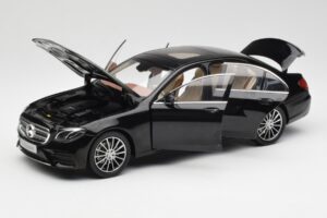 Mercedes E-Class W213 Obsidian Musta iScale 1:18 B66960380 Metalli — kuva 2 / 8
