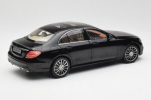Mercedes E-Class W213 Obsidian Musta iScale 1:18 B66960380 Metalli — kuva 3 / 8