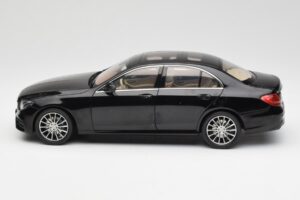 Mercedes E-Class W213 Obsidian Musta iScale 1:18 B66960380 Metalli — kuva 4 / 8