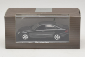 Mercedes E-Class W211 Musta Minichamps 1:43 B66961950 Metalli — kuva 4 / 4