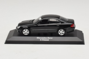 Mercedes E-Class W211 Musta Minichamps 1:43 B66961950 Metalli