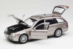 Mercedes E320 CDI W210 Farmari Cubanite Hopea Kyosho 1:18 B66962188 Metalli — kuva 2 / 8