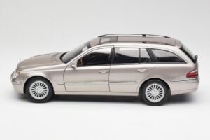Mercedes E320 CDI W210 Farmari Cubanite Hopea Kyosho 1:18 B66962188 Metalli — kuva 4 / 8