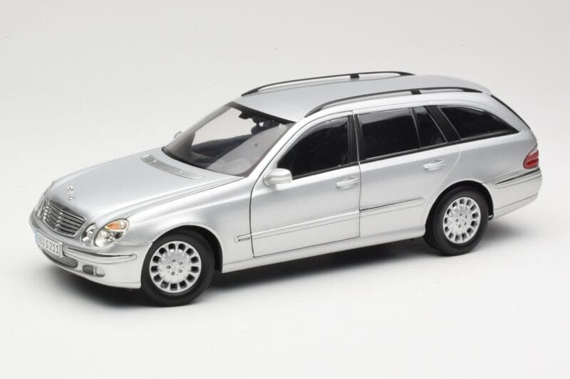 Mercedes E320 T-Modell S210 Elegance Hopea Kyosho 1:18 B66962166 Metalli