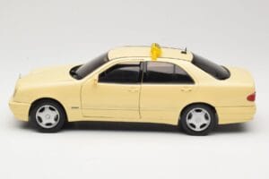 Mercedes E320 W210 Taxi Sun Star 1:18 1160 Metalli — kuva 4 / 8
