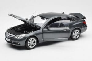 Mercedes E500 C207 Coupe Tenoric Harmaa Norev 1:18 183540 Metalli — kuva 2 / 8