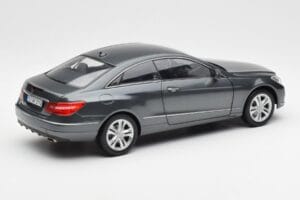 Mercedes E500 C207 Coupe Tenoric Harmaa Norev 1:18 183540 Metalli — kuva 3 / 8