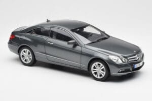 Mercedes E500 C207 Coupe Tenoric Harmaa Norev 1:18 183540 Metalli — kuva 6 / 8