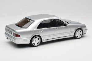 Mercedes E55 AMG W210 Brilliant Silver Otto 1:18 OT459 Hartsi — kuva 2 / 6