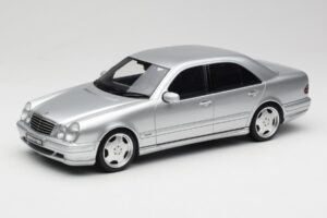 Mercedes E55 AMG W210 Brilliant Silver Otto 1:18 OT459 Hartsi