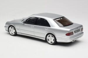 Mercedes E55 AMG W210 Brilliant Silver Otto 1:18 OT459 Hartsi — kuva 5 / 6