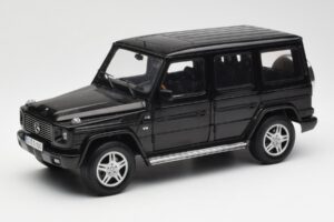 Mercedes G 500 W463 Musta Dealer Edition AUTOart 1:18 B66962143 Metalli