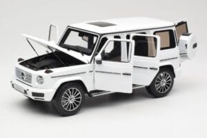 Mercedes G-Class G 500 W463A Diamond White Metallic Minichamps 1:18 113037111 Metalli — kuva 2 / 8