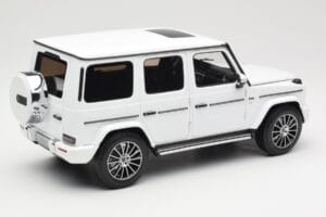 Mercedes G-Class G 500 W463A Diamond White Metallic Minichamps 1:18 113037111 Metalli — kuva 3 / 8
