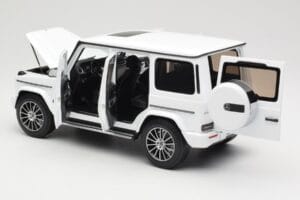 Mercedes G-Class G 500 W463A Diamond White Metallic Minichamps 1:18 113037111 Metalli — kuva 5 / 8
