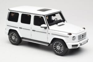Mercedes G-Class G 500 W463A Diamond White Metallic Minichamps 1:18 113037111 Metalli — kuva 6 / 8