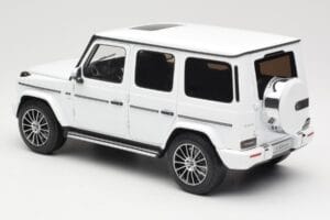 Mercedes G-Class G 500 W463A Diamond White Metallic Minichamps 1:18 113037111 Metalli — kuva 7 / 8