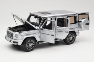 Mercedes G-Class G 500 W463A Iridium Silver Metallic Minichamps 1:18 113037112 Metalli — kuva 2 / 8