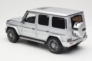 Mercedes G-Class G 500 W463A Iridium Silver Metallic Minichamps 1:18 113037112 Metalli — kuva 7 / 8