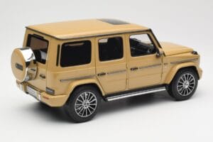 Mercedes G-Class G 500 W463A Solarbeam Yellow Metallic Minichamps 1:18 113037108 Metalli — kuva 3 / 8