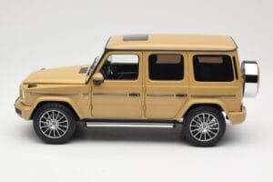 Mercedes G-Class G 500 W463A Solarbeam Yellow Metallic Minichamps 1:18 113037108 Metalli — kuva 4 / 8