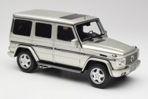Mercedes G-Class G55 AMG W463 Iridium Hopea Otto 1:18 OT1126 Hartsi — kuva 4 / 6