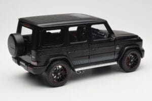Mercedes G-Class G63 AMG W463A Matt Black Minichamps 1:18 110037064 Metalli — kuva 3 / 8