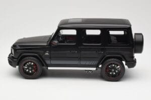 Mercedes G-Class G63 AMG W463A Matt Black Minichamps 1:18 110037064 Metalli — kuva 4 / 8