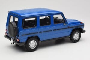 Mercedes G-Class W460 LWB Tummansininen Minichamps 1:18 155038100 Metalli — kuva 2 / 6