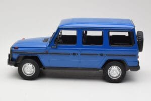 Mercedes G-Class W460 LWB Tummansininen Minichamps 1:18 155038100 Metalli — kuva 3 / 6