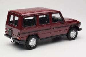 Mercedes G-Class W460 LWB Tummanpunainen Minichamps 1:18 155038102 Metalli — kuva 2 / 6