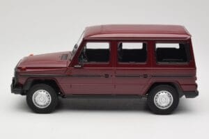 Mercedes G-Class W460 LWB Tummanpunainen Minichamps 1:18 155038102 Metalli — kuva 3 / 6