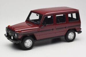 Mercedes G-Class W460 LWB Tummanpunainen Minichamps 1:18 155038102 Metalli