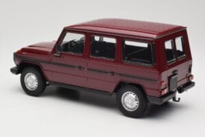 Mercedes G-Class W460 LWB Tummanpunainen Minichamps 1:18 155038102 Metalli — kuva 5 / 6