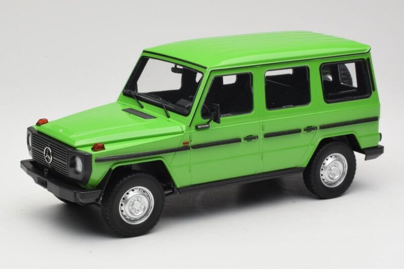 Mercedes G-Class W460 LWB Vihreä Minichamps 1:18 155038101 Metalli
