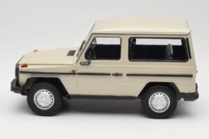 Mercedes G-Class W460 SWB Grey Metallic Minichamps 1:18 155038004 Metalli — kuva 3 / 6