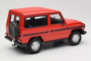 Mercedes G-Class W460 SWB Punainen Minichamps 1:18 155038002 Metalli — kuva 2 / 6