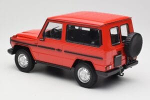 Mercedes G-Class W460 SWB Punainen Minichamps 1:18 155038002 Metalli — kuva 5 / 6
