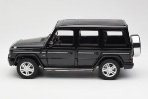 Mercedes G500 W463 Musta AUTOart 1:18 76216 Metalli — kuva 4 / 8