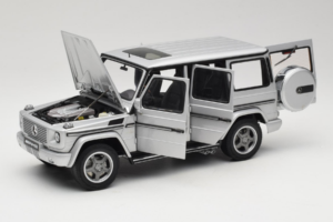 Mercedes G55 AMG W463 Hopea AUTOart 1:18 76247 Metalli — kuva 2 / 8