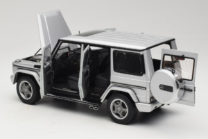Mercedes G55 AMG W463 Hopea AUTOart 1:18 76247 Metalli — kuva 5 / 8