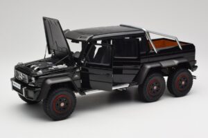 Mercedes AMG G63 W463 6x6 Gloss Musta AUTOart 1:18 76306 Komposiitti — kuva 2 / 8